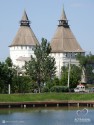 Слева направо: башня «Красные ворота» и Крымская башня)
