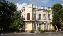 Дом с торговыми лавками и гостиницей П. И. Коржинского