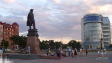 Площадь у памятника Петру Первому)